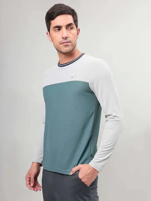 Men Colorblock Slim Fit Crew Neck T-shirt with MATPIQ